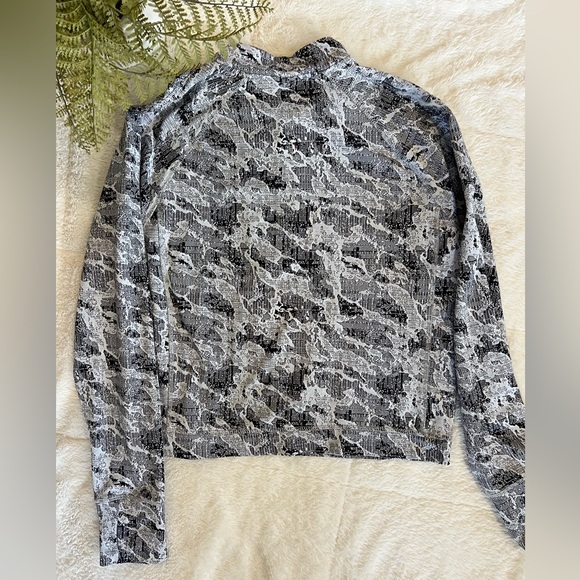 Spyder Active Women’s Quarter Zip Mock Neck White/Black/Grey Camo Pullover - Picture 3 of 5